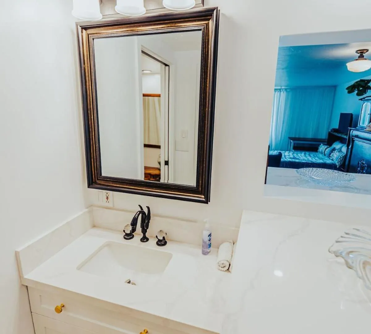 Luxury Beachfront Condo Hau'ula